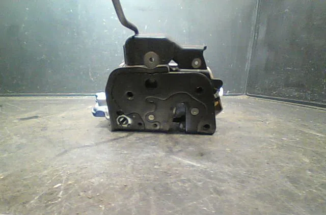 Serrure porte avd Audi A3 (8P1) 1.9 tdi (2003-2010) 3 portes occasion