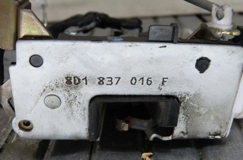 Serrure porte avd AUDI A4 1 PHASE 1 occasion