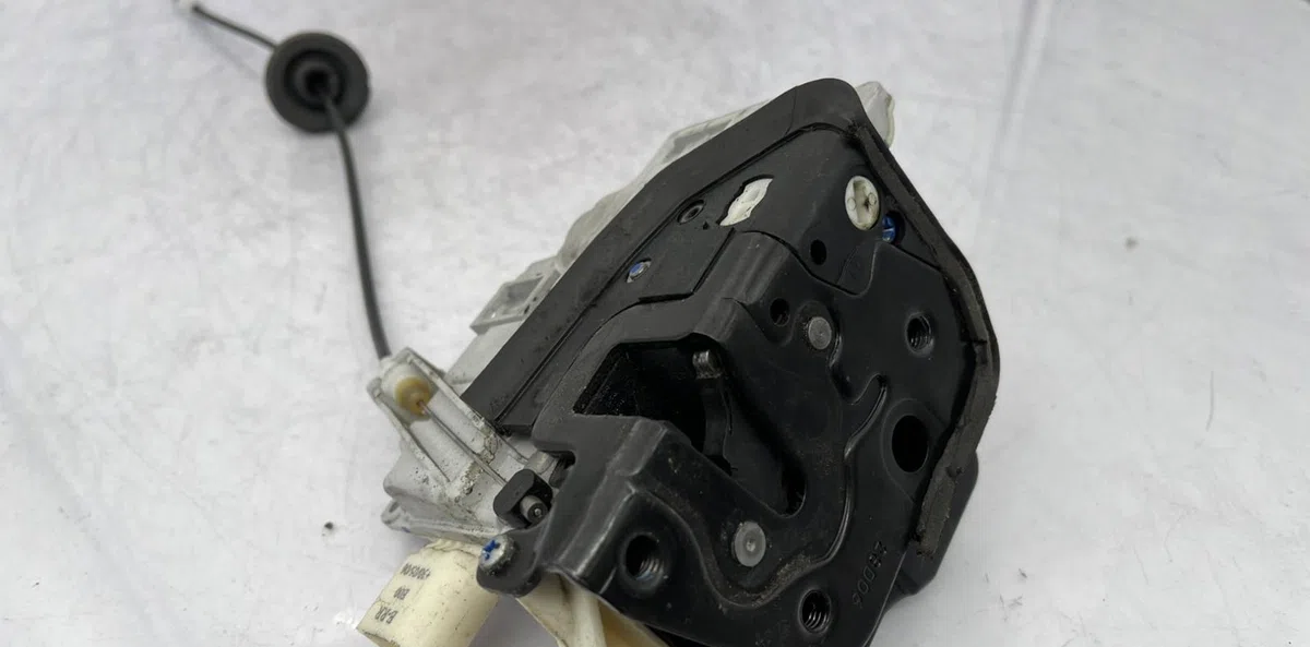 Serrure porte avd AUDI A4 2 PHASE 2 occasion