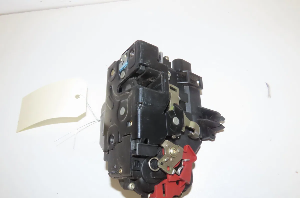 Serrure porte avd Audi A4 B6 Avant (8E5) 1.9 tdi quattro (2001-2004) occasion