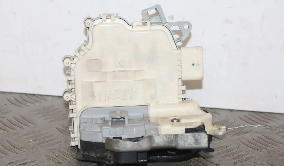 Serrure porte avd Audi A4 B8 Avant (8K5) 2.0 tdi (2008-2015) occasion