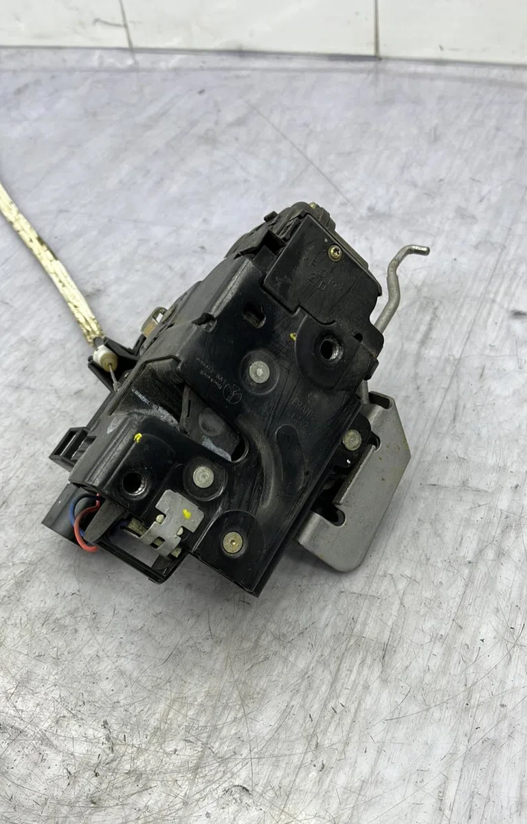 Serrure porte avd AUDI A6 2 PHASE 1 occasion