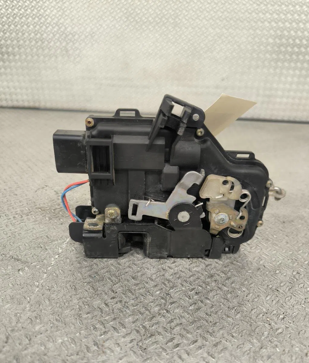 Serrure porte avd Audi A6 C5 Avant (4B5) 2.5 tdi quattro (2000-2005) occasion