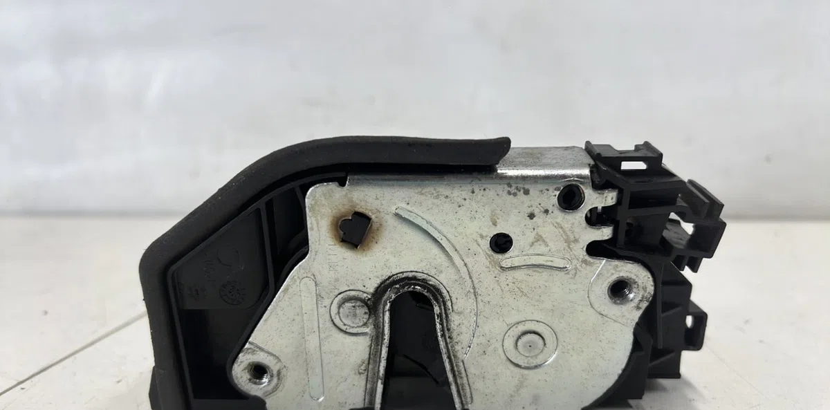 Serrure porte avd BMW SERIE 1 E81 occasion