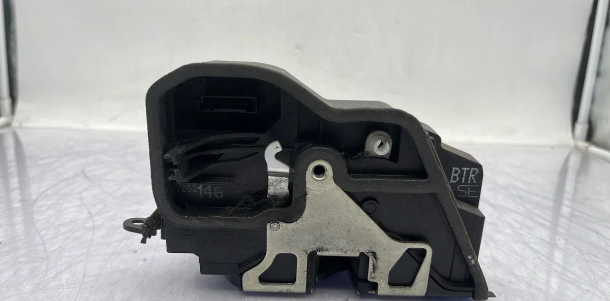 Serrure porte avd BMW SERIE 1 E87 PHASE 2 occasion
