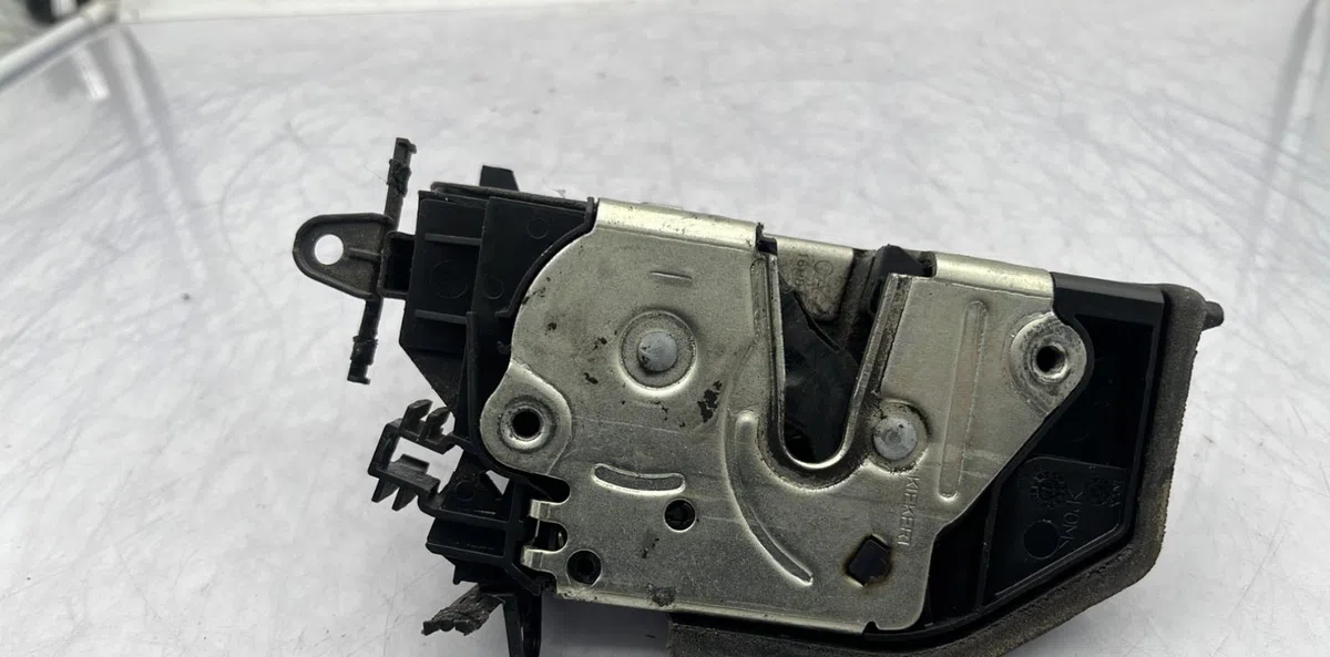 Serrure porte avd BMW SERIE 1 E87 PHASE 2 occasion