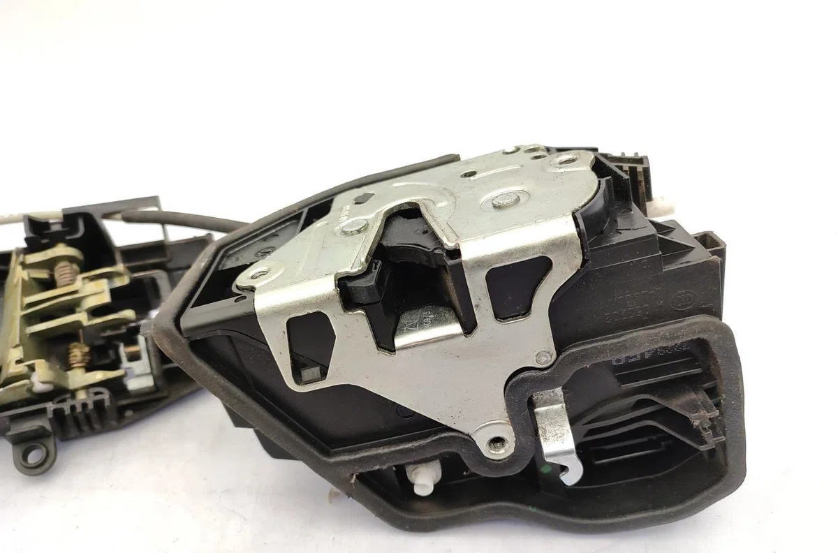 Serrure porte avd BMW SERIE 3 E91 TOURING PHASE 2 BREAK occasion