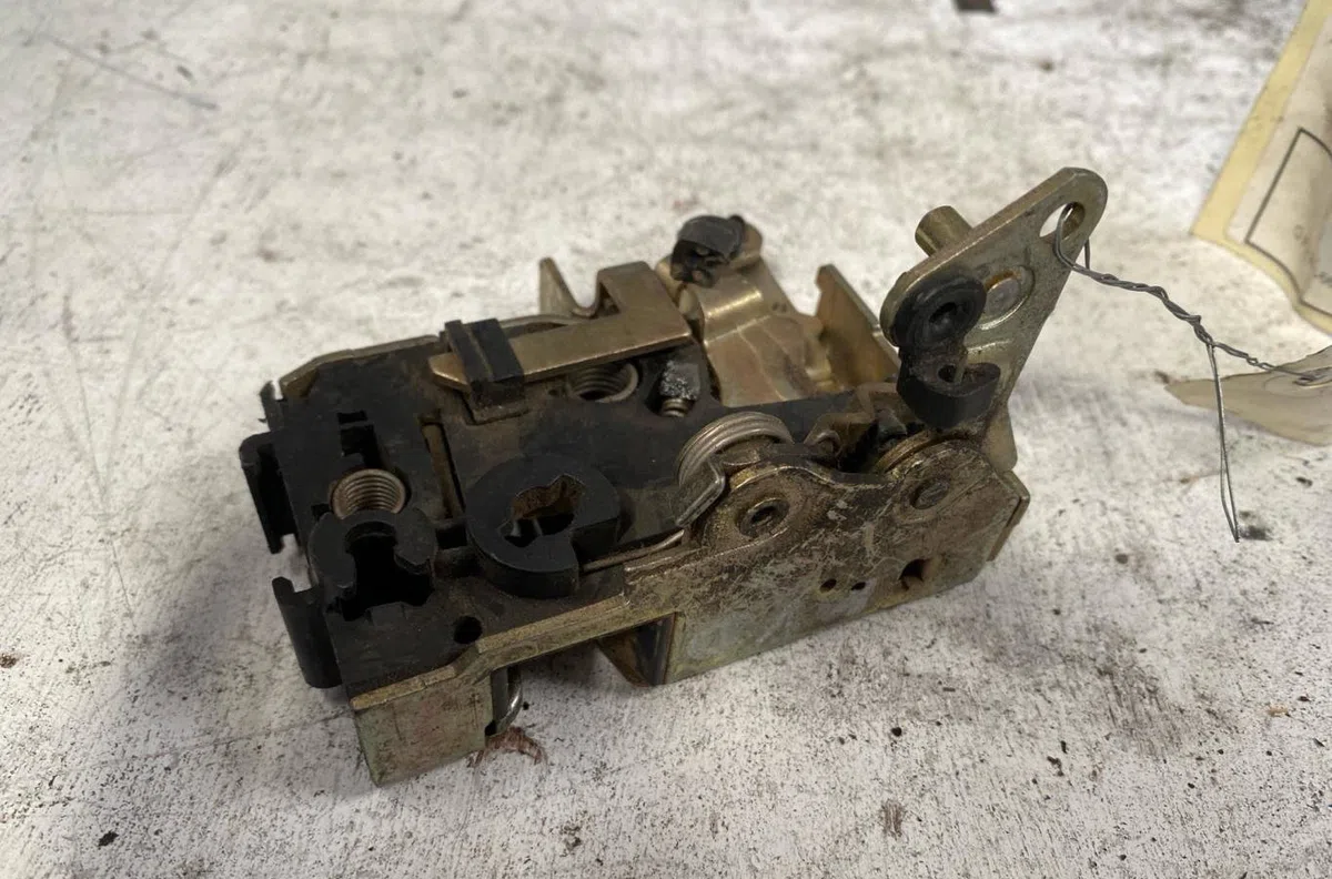 Serrure porte avd Citroen AX (ZA-_) 14 d (1988-1992) occasion