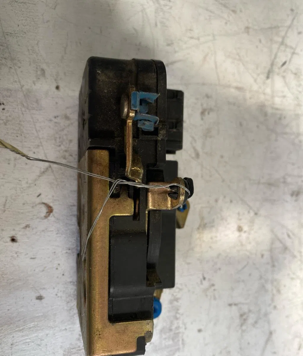 Serrure porte avd Citroen BERLINGO - BERLINGO FIRST Camionnette-Monospace (M_) 1.9 d 70 (mbwjz, mcwjz) (1999-2011) occas