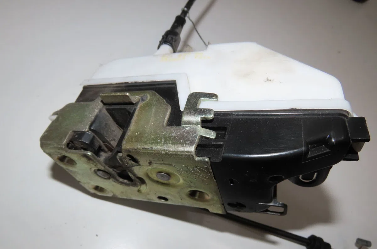 Serrure porte avd Citroen C2 (JM_) 1.4 (2003-2009) 3 portes occasion
