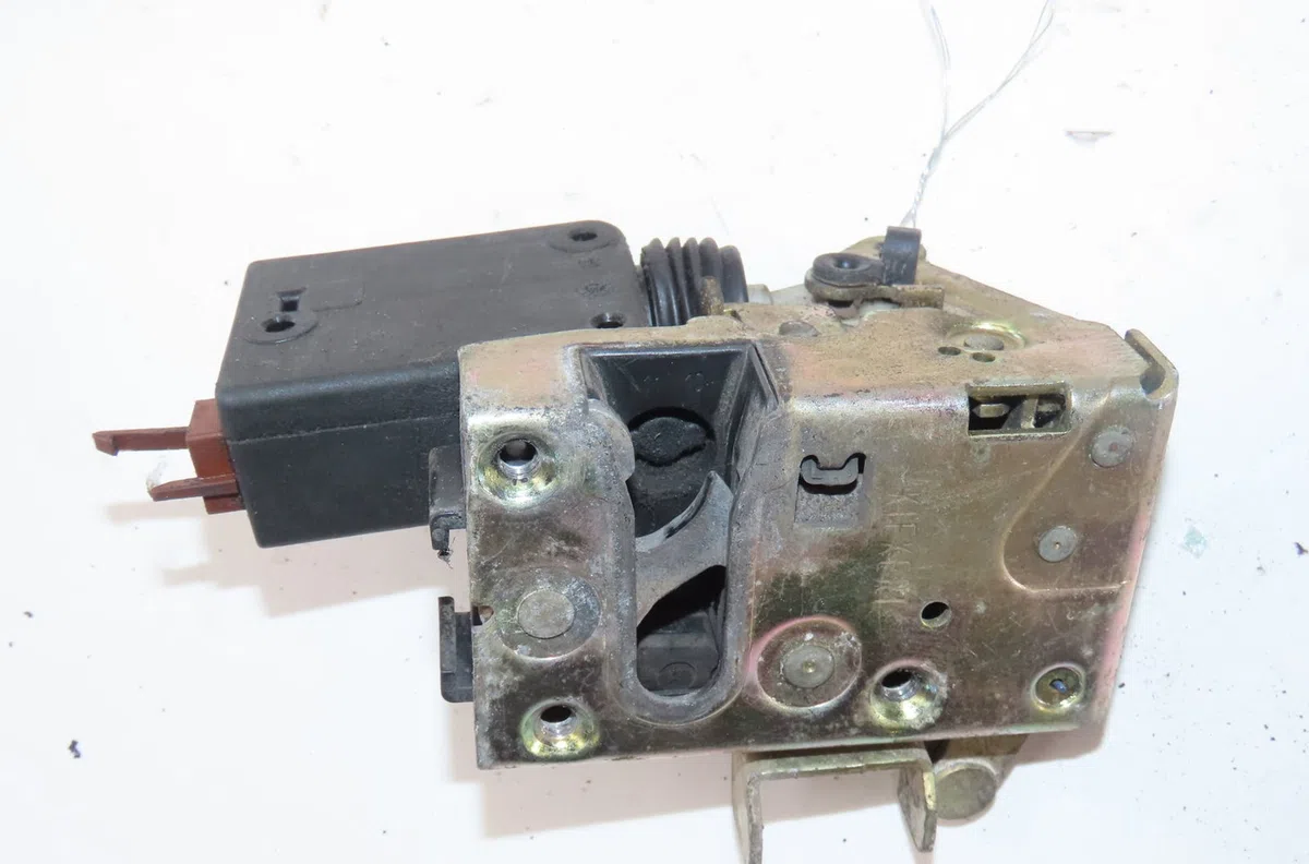 Serrure porte avd Citroen SAXO (S0, S1) 1.1 x, sx (1996-2003) 5 portes occasion