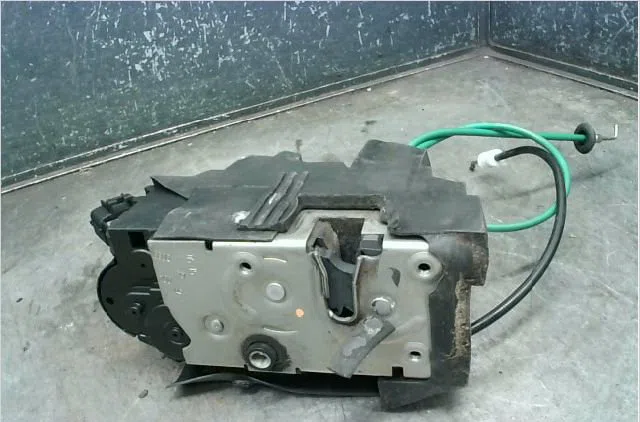 Serrure porte avd Fiat CROMA (194_) 1.9 d multijet (194axc1b, 194axc12) (2005-2011) occasion