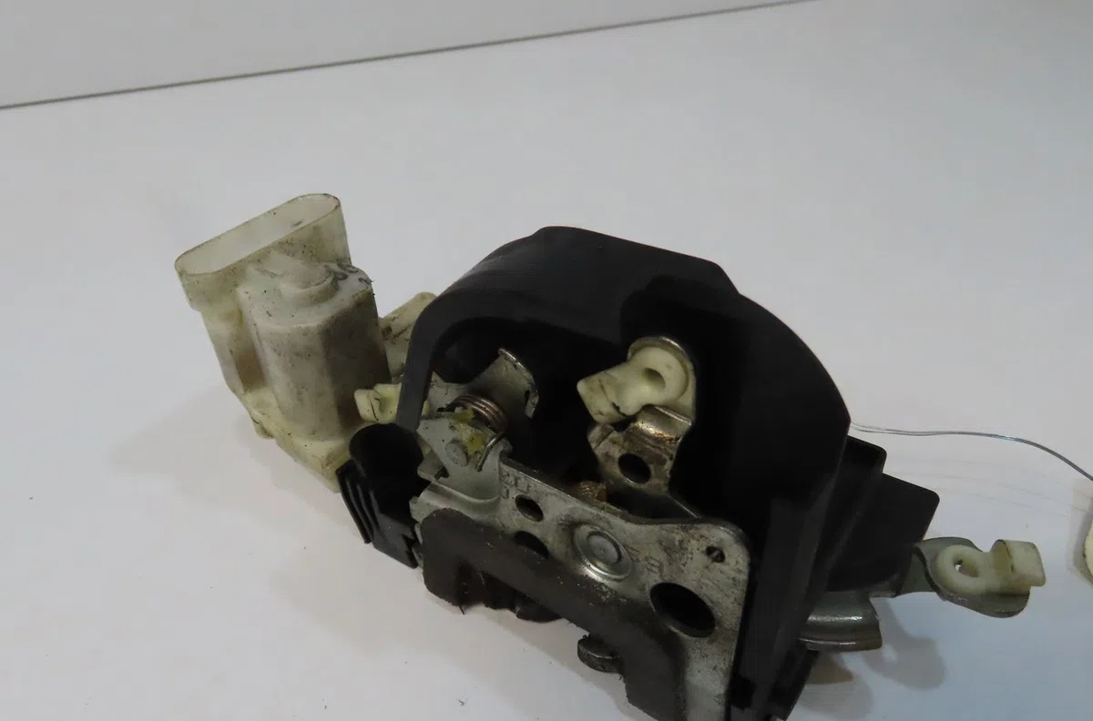 Serrure porte avd Fiat PUNTO (188_) 1.2 16v 80 (188.233, .235, .253, .255, .333, .353, .639,... (1999-2006) occasion