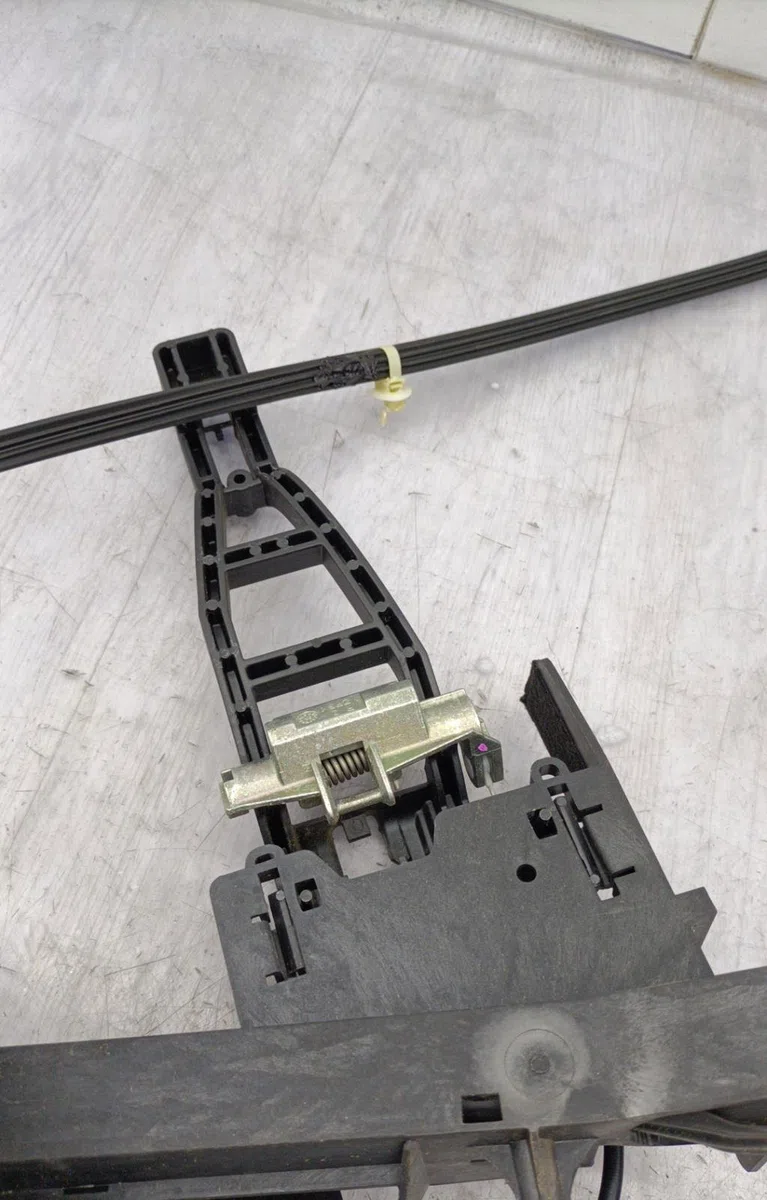Serrure porte avd FORD C-MAX 2 PHASE 1 occasion