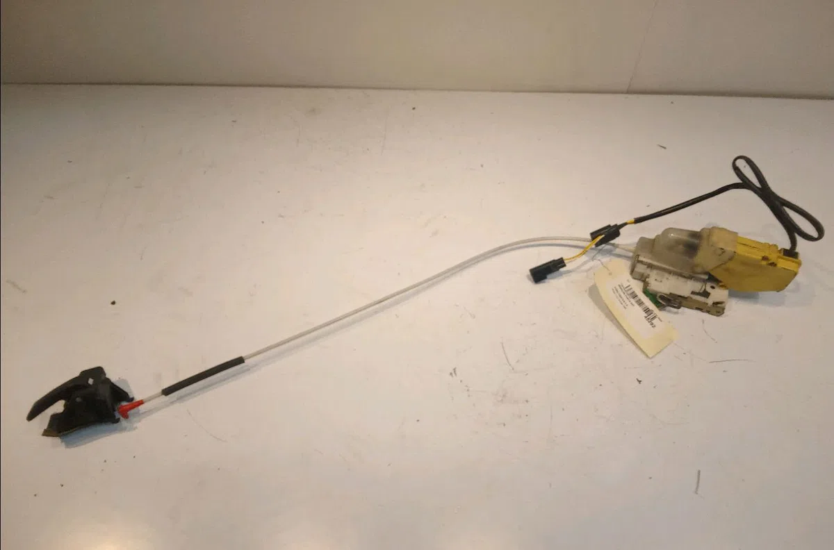 Serrure porte avd Ford FIESTA III (GFJ) 1.1 (1989-1995) occasion