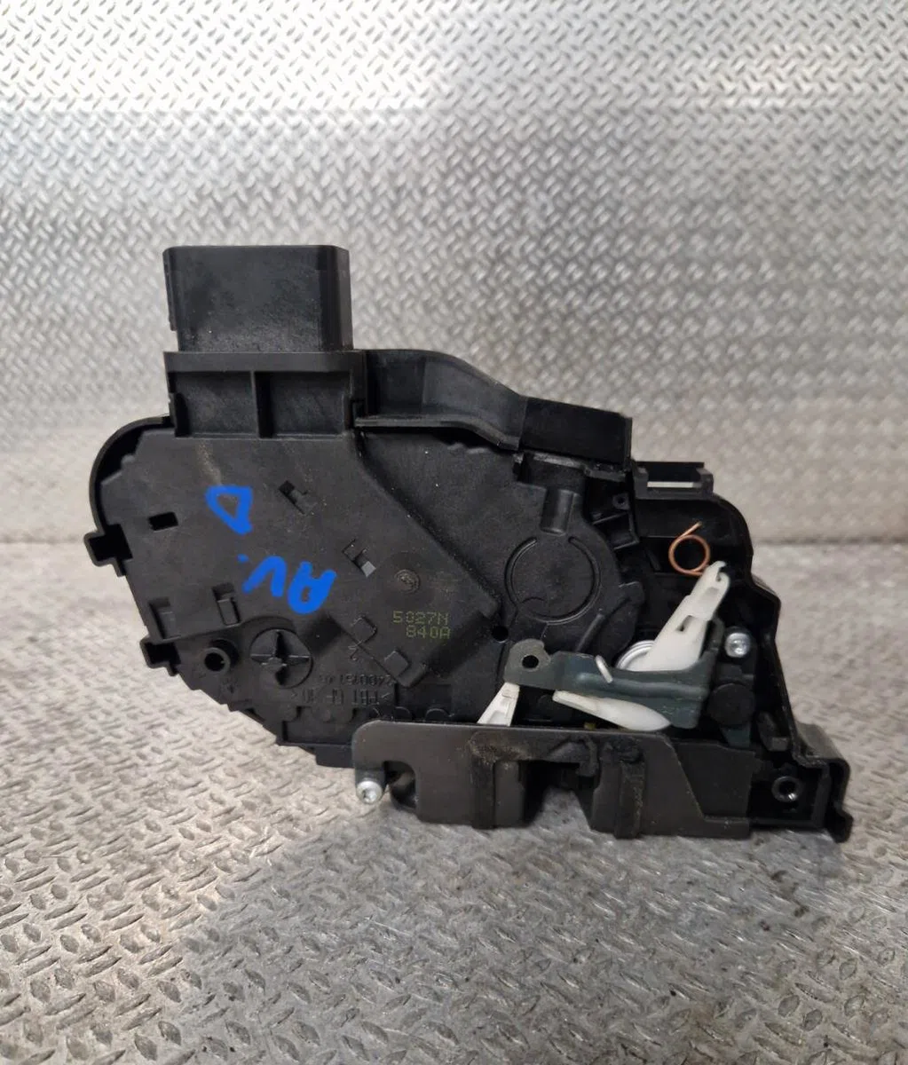 Serrure porte avd FORD FOCUS 2 PHASE 1 CABRIOLET occasion
