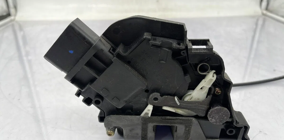 Serrure porte avd FORD FOCUS 2 PHASE 1 occasion