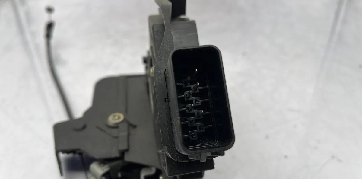 Serrure porte avd FORD FOCUS 2 PHASE 1 occasion