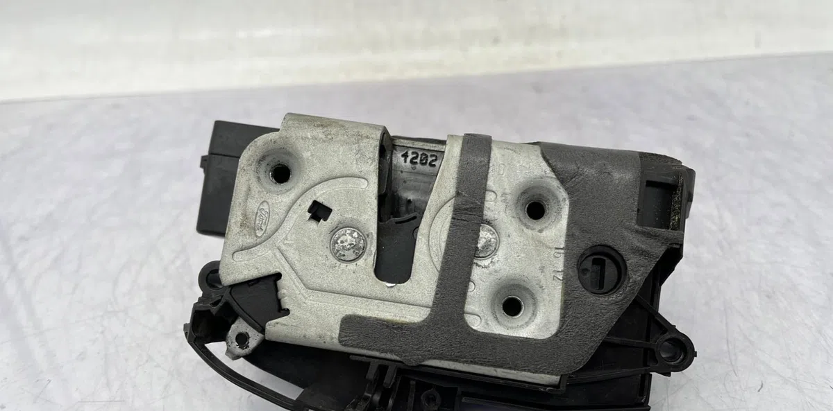 Serrure porte avd FORD FOCUS 3 PHASE 1 occasion