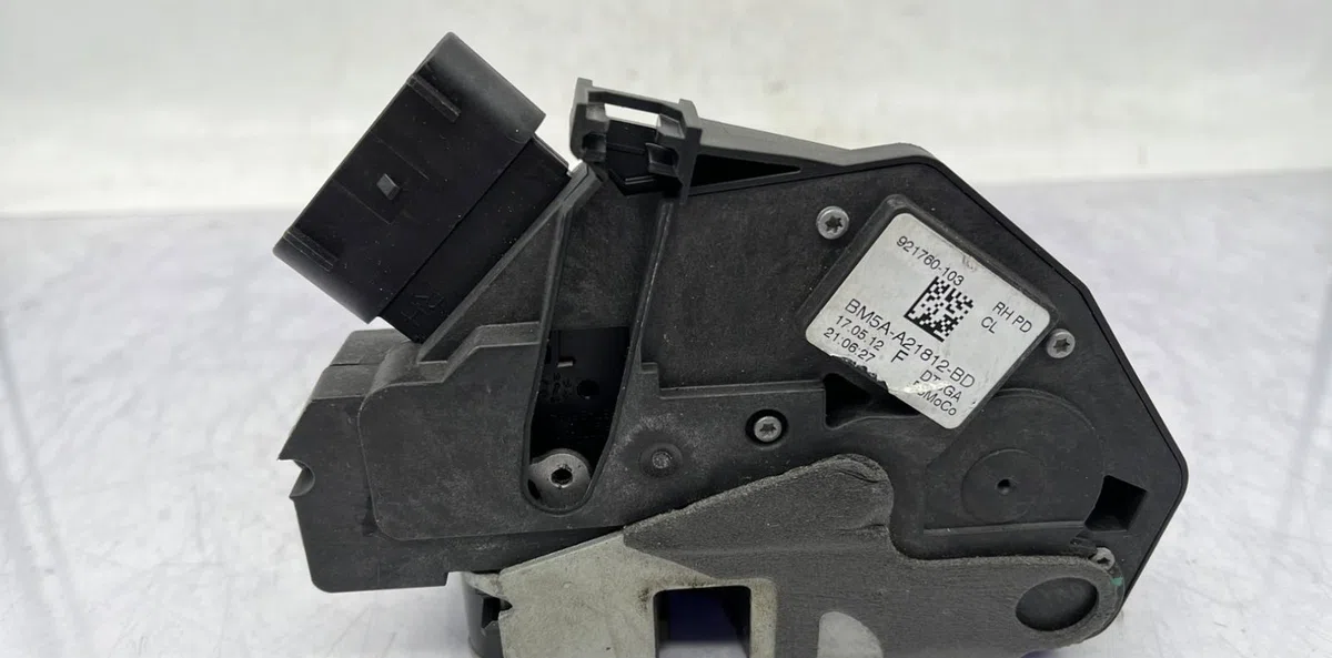 Serrure porte avd FORD FOCUS 3 PHASE 1 occasion