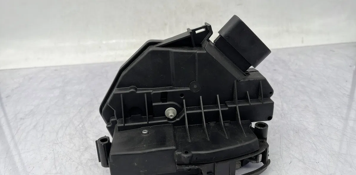 Serrure porte avd FORD FOCUS 3 PHASE 1 occasion
