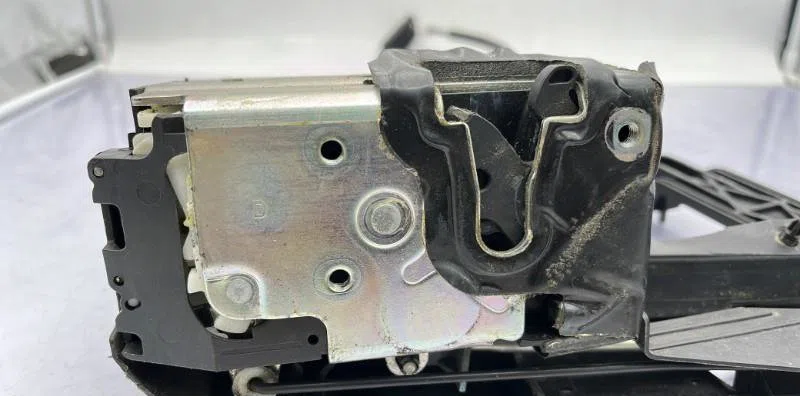 Serrure porte avd FORD FUSION PHASE 1 occasion