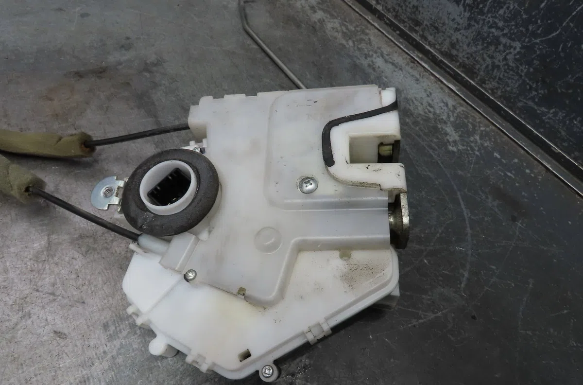 Serrure porte avd HONDA FR-V 2007 occasion