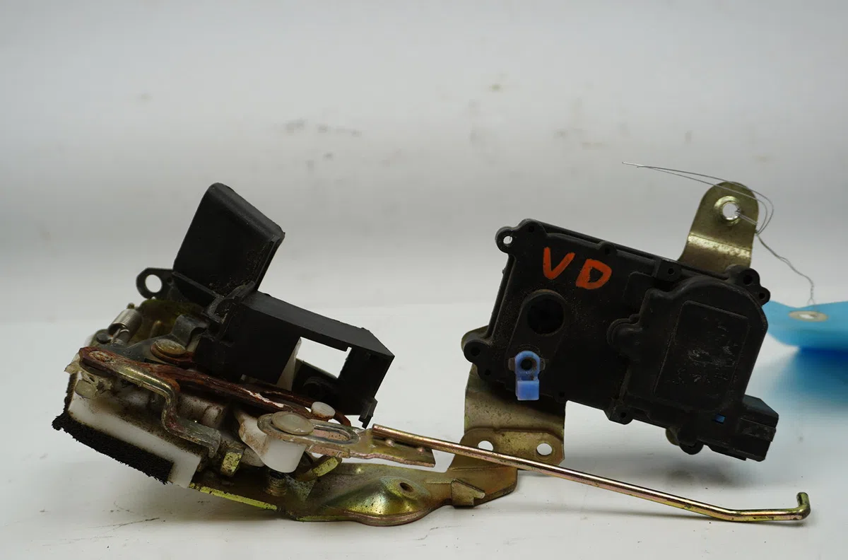 Serrure porte avd Hyundai PONY I (X-3) 1.3 i 12v (1994-2000) occasion