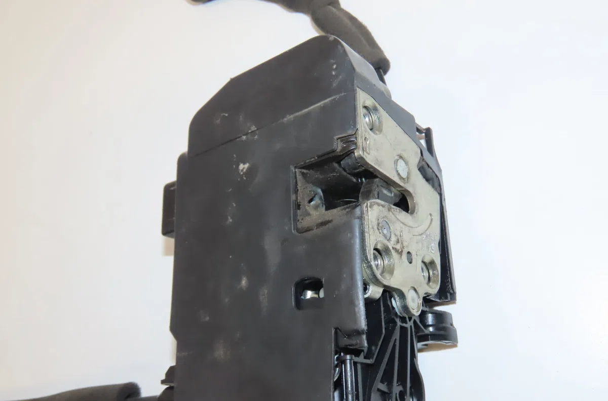 Serrure porte avd Iveco DAILY VI Camion plate-forme-Châssis 35s18, 35c18, 40c18, 50c18, 60c18, 65c18, 70c18 (2016) occas