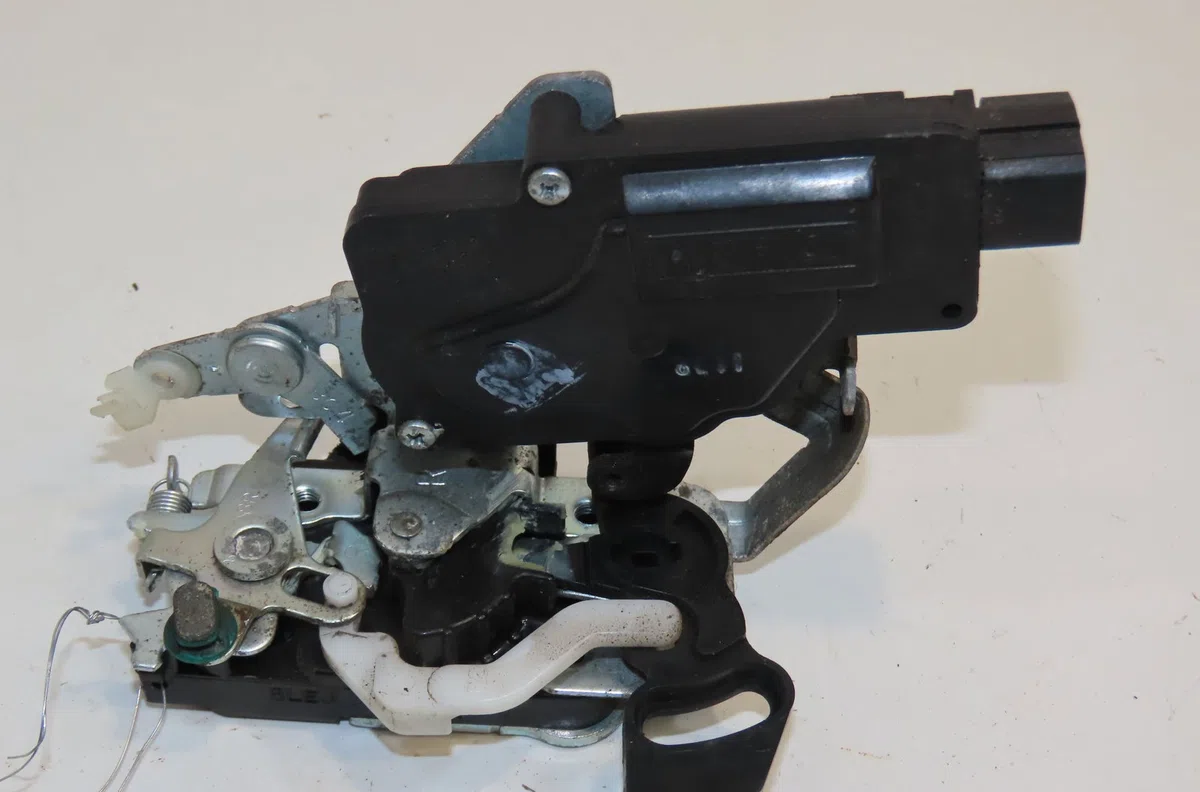 Serrure porte avd Kia PICANTO I (SA) 1.1 (2004-2011) occasion