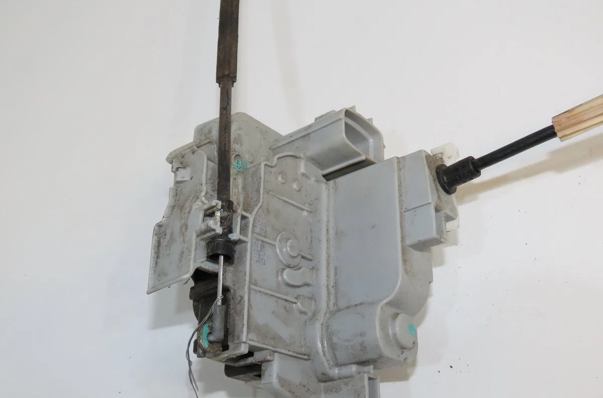 Serrure porte avd Lancia DELTA III (844_) 1.6 d multijet (844.axc11, 844.axc1a) (2008-2014) 5 portes occasion