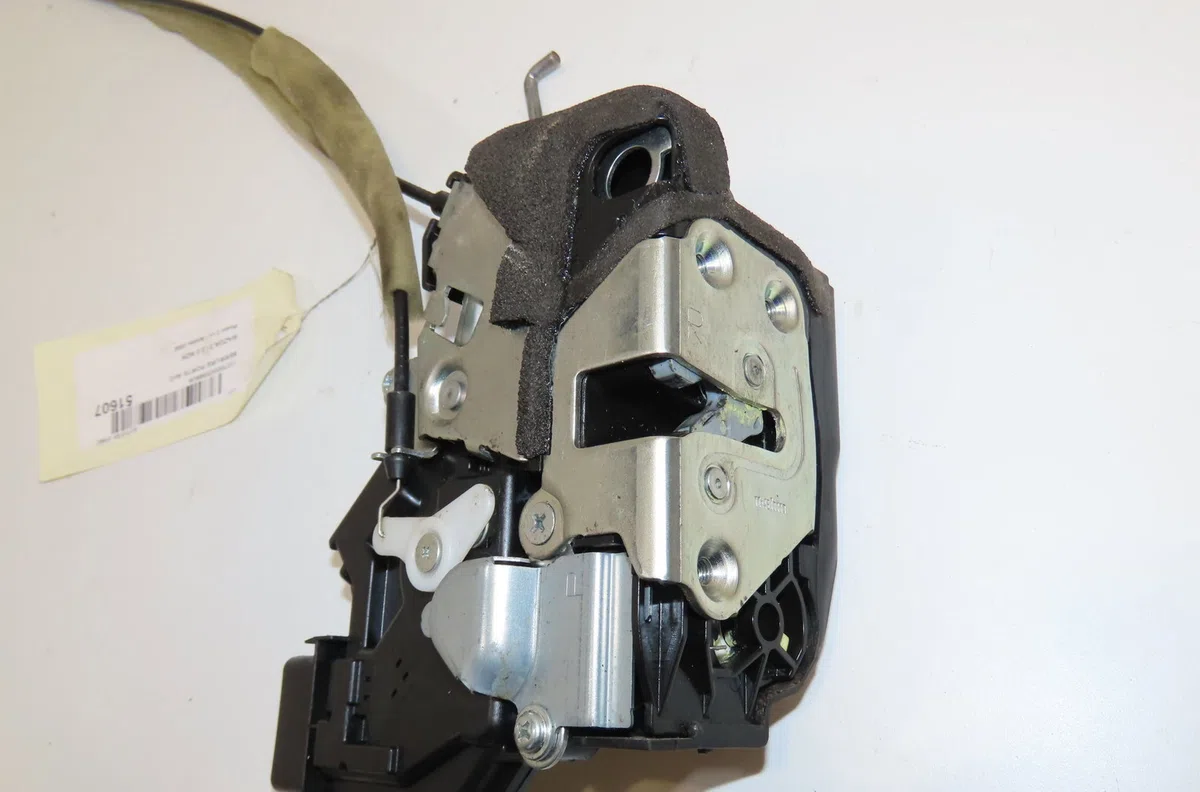 Serrure porte avd Mazda 3 (BK) 2.0 (bkep) (2003-2009) occasion