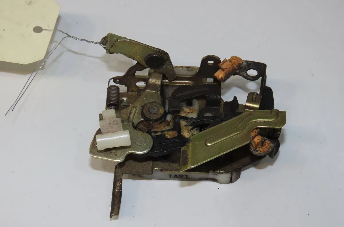 Serrure porte avd Mazda MX-5 I (NA) 1.6 (na6c) (1990-1994) occasion