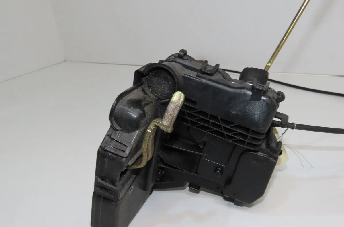 Serrure porte avd Mercedes-benz CLK (C209) Clk 200 kompressor (209.342) (2002-2009) occasion