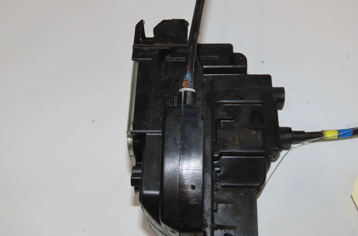 Serrure porte avd Nissan MICRA III (K12) 1.2 16v (2003-2010) occasion