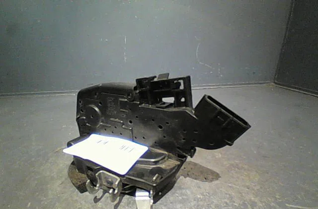 Serrure porte avd Nissan X-TRAIL II (T31) 2.0 dci 4x4 (2007-2013) occasion
