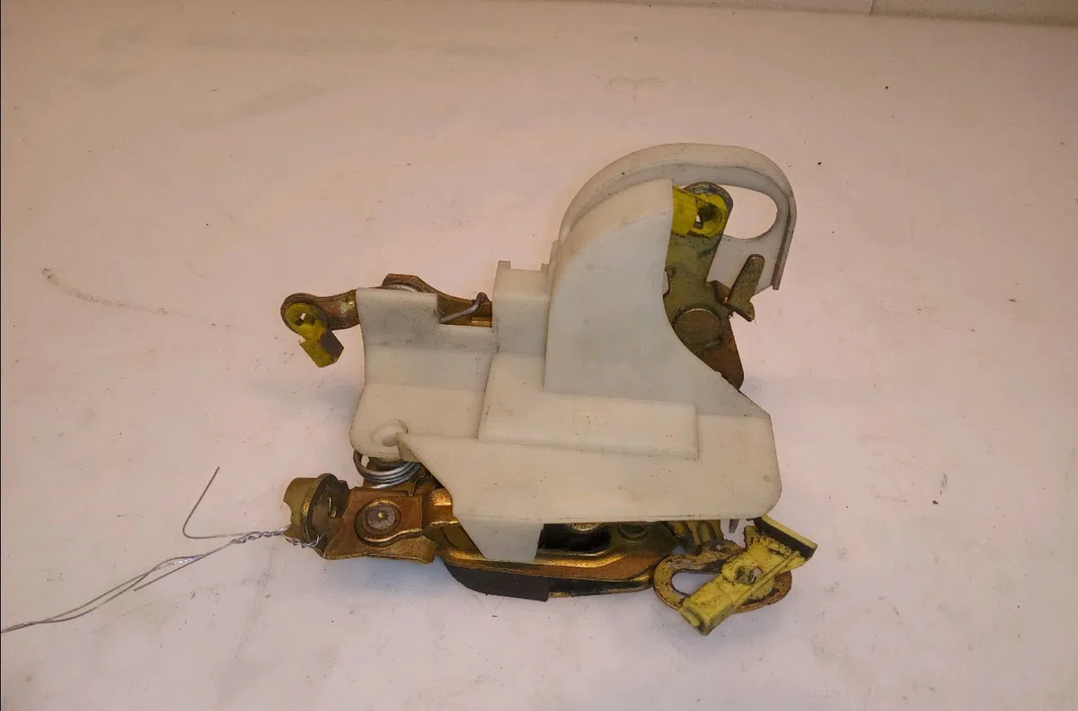 Serrure porte avd Opel CORSA B (S93) 1.4 i (f08, f68, m68) (1993-2000) occasion