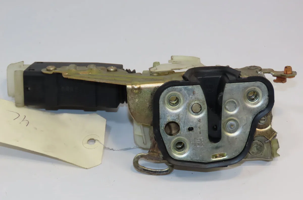 Serrure porte avd Opel CORSA B (S93) 1.4 i (f08, f68, m68) (1993-2000) occasion