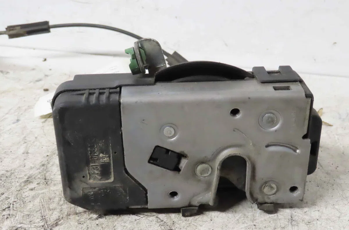 Serrure porte avd OPEL CORSA III occasion