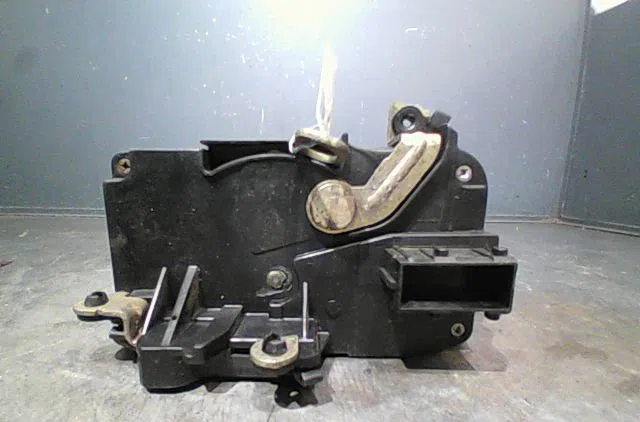 Serrure porte avd Peugeot 206 3-5 portes (2A-C) 1.9 d (1998-2001) 5 portes occasion