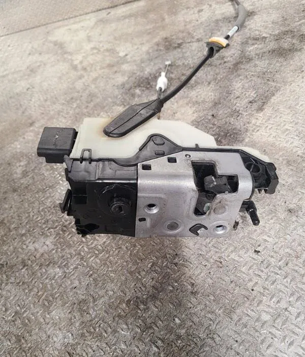 Serrure porte avd PEUGEOT 208 1  208 1 PHASE 2 occasion