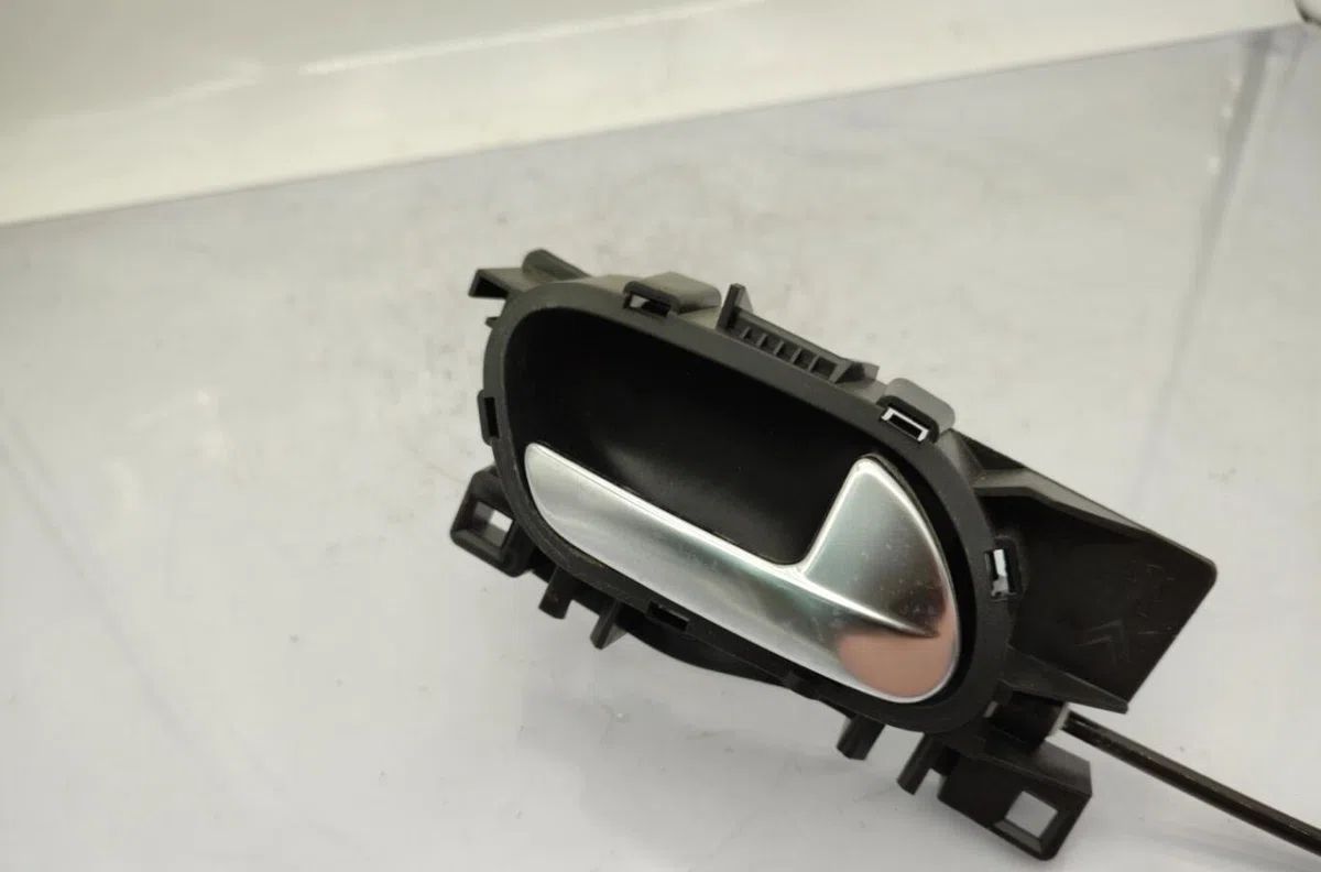 Serrure porte avd PEUGEOT 208 1 PHASE 1 occasion