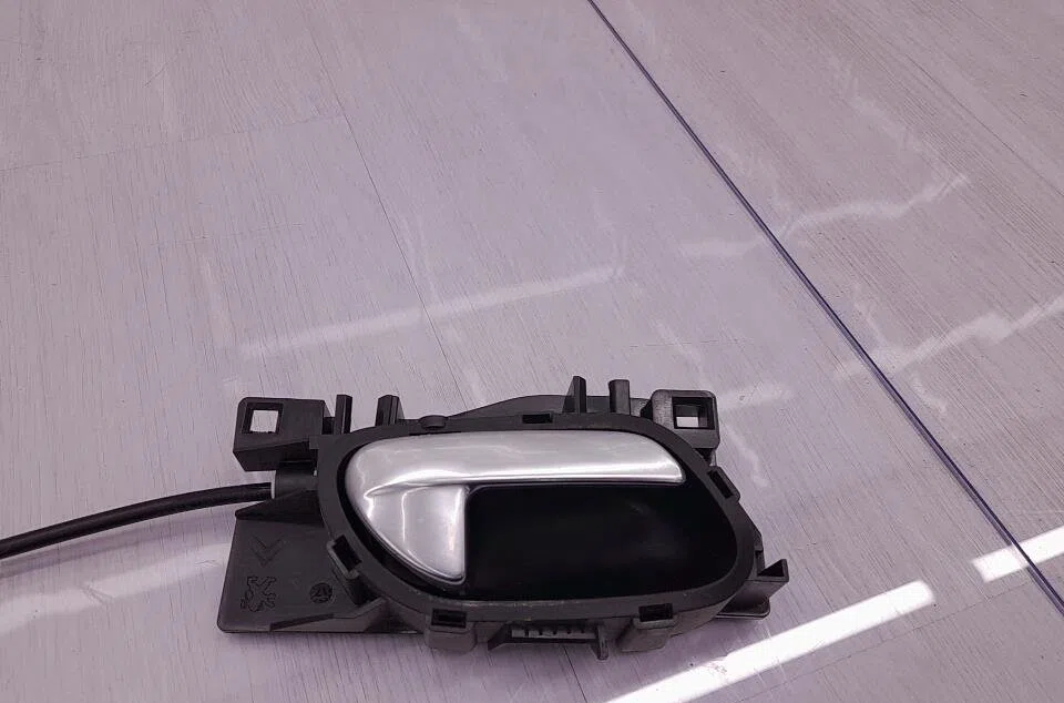 Serrure porte avd PEUGEOT 208 1 PHASE 2 occasion