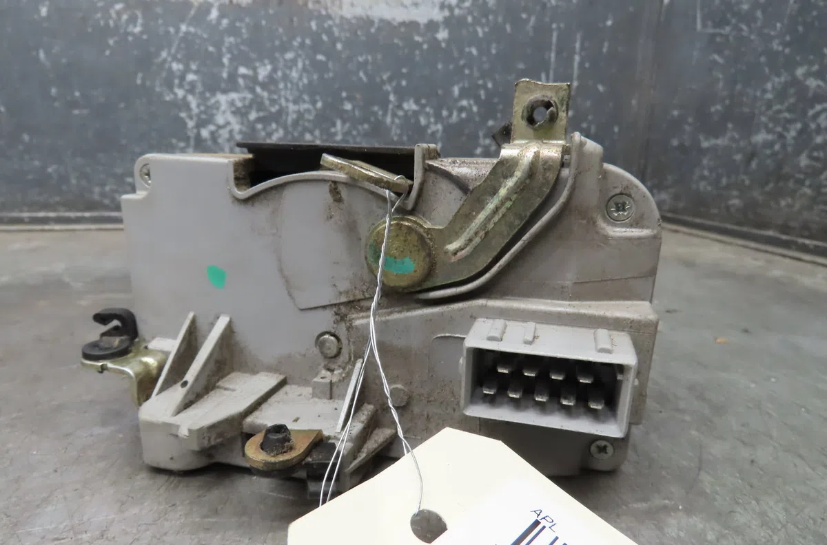 Serrure porte avd Peugeot 306 3-5 portes (7A, 7C, N3, N5) 1.9 d (1994-2001) occasion