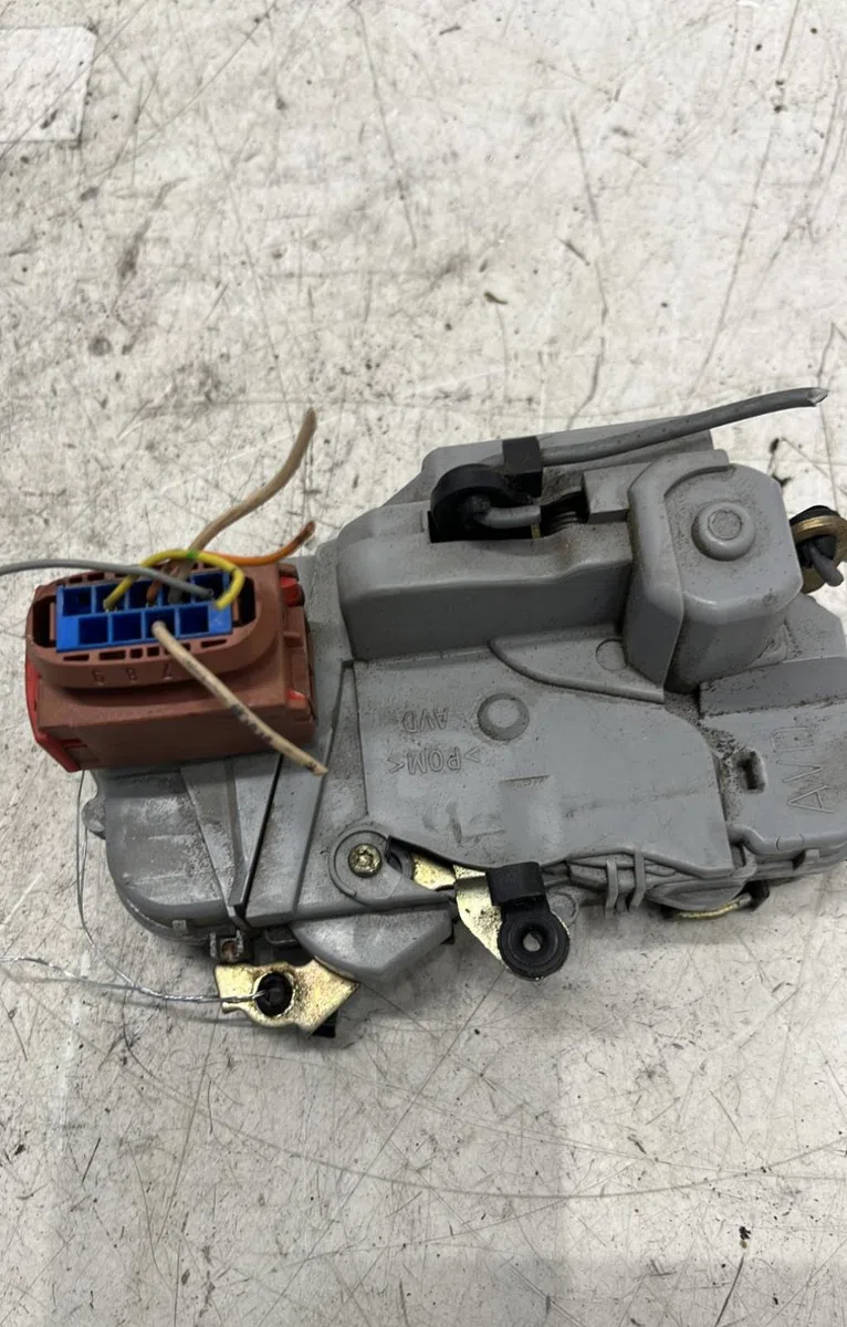 Serrure porte avd Peugeot 406 (8B) 1.8 16v (1995-2000) occasion