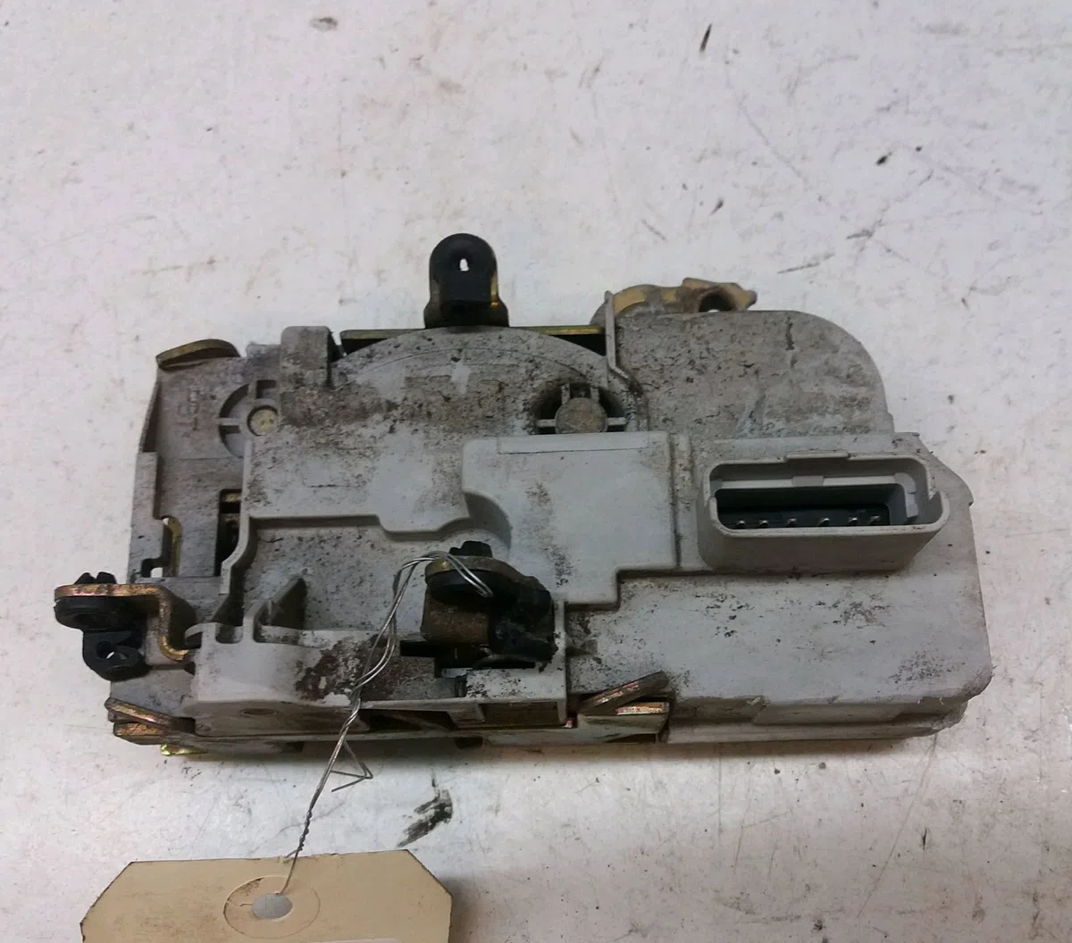 Serrure porte avd Peugeot 406 (8B) 2.0 hdi 90 (1999-2004) occasion