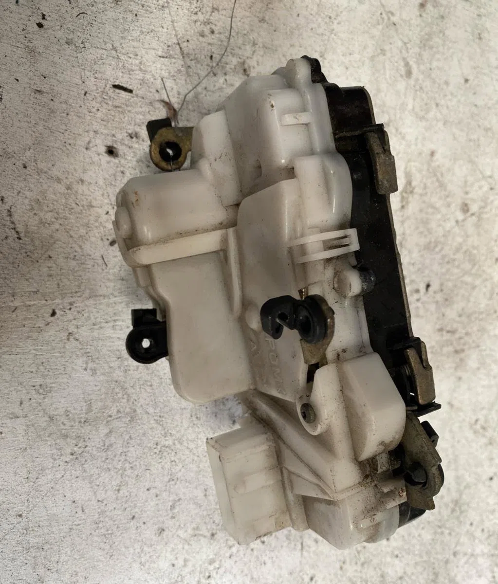 Serrure porte avd Peugeot 406 (8B) 2.0 turbo (1996-2004) occasion