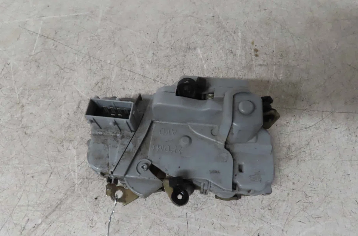 Serrure porte avd PEUGEOT 406 occasion