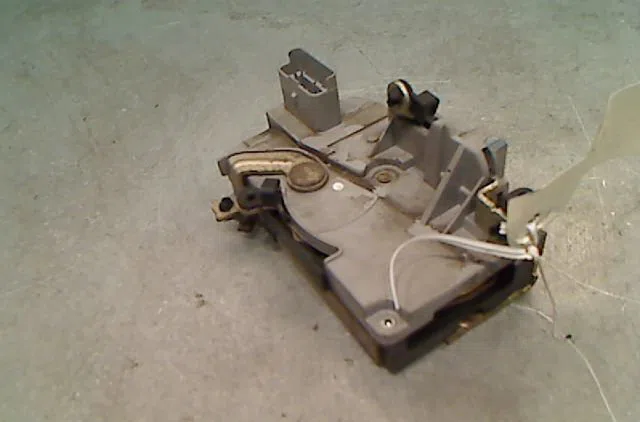 Serrure porte avd PEUGEOT 406 Phase 1 10-1995--04-1999 occasion