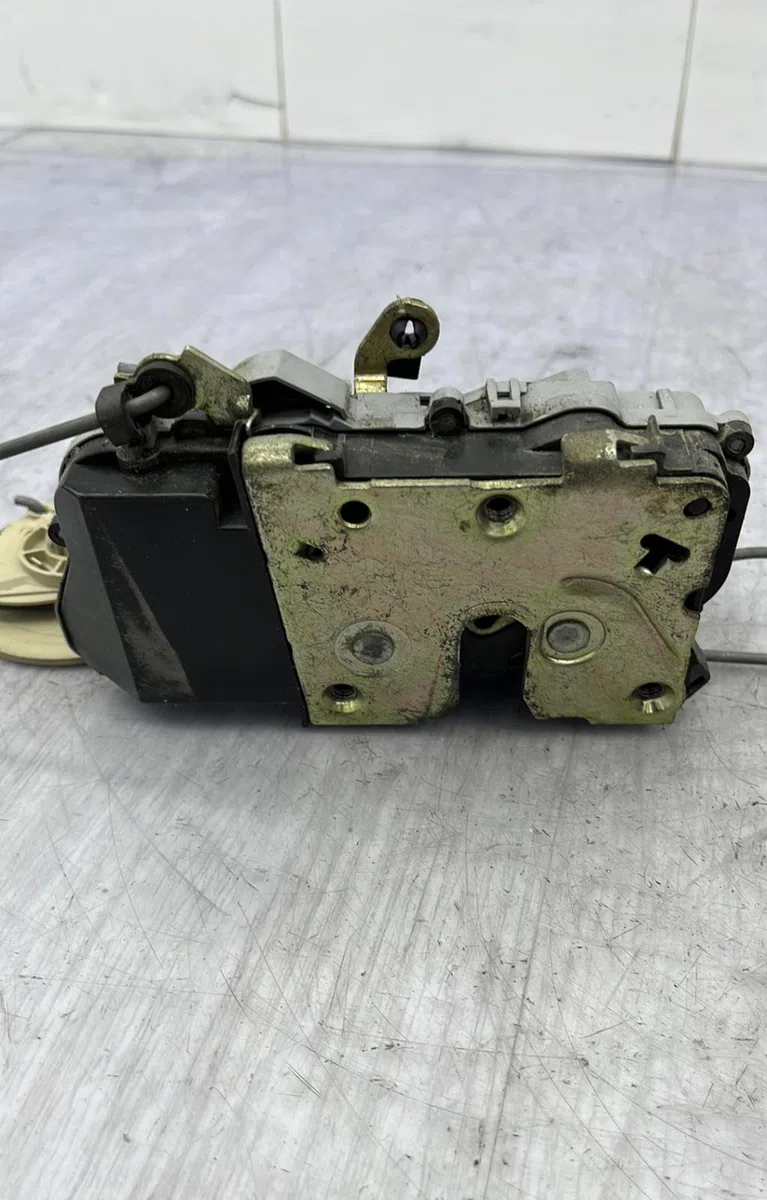 Serrure porte avd PEUGEOT 406 PHASE 1 occasion